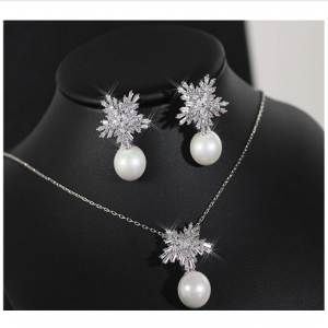 Star Shaped Zircon Stones with Pearl Earrings Necklace Set